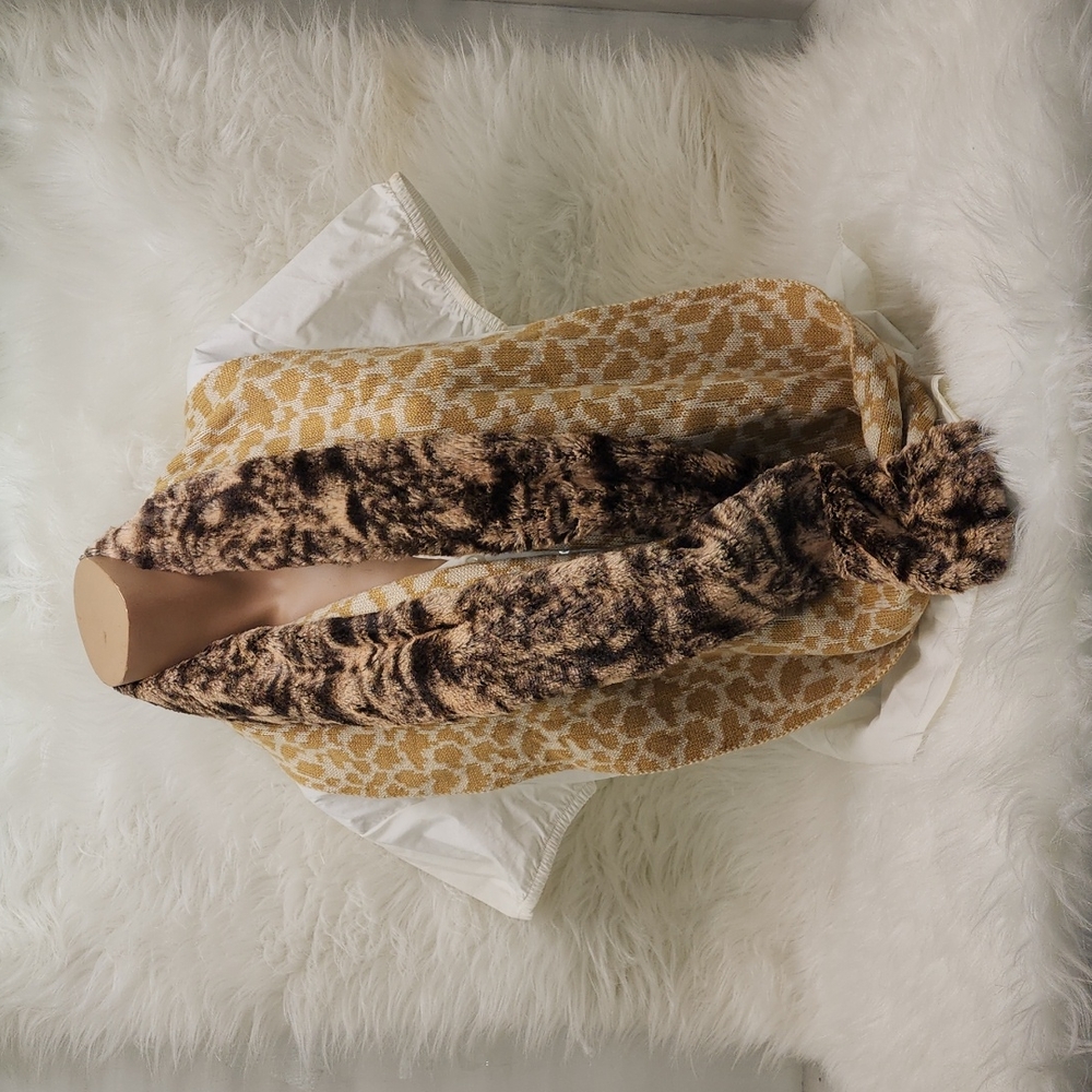 NWT Collections 18 Infinity Loop Faux Fur Brown Knit Scarf